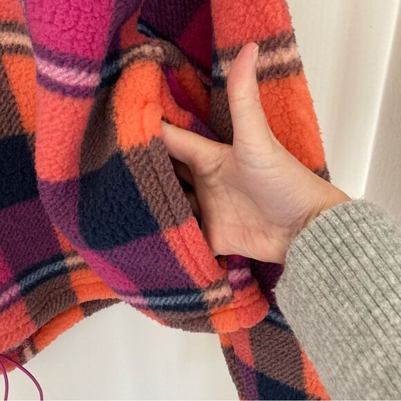 American Eagle Women’s cropped plaid fleece jacket size large. EUC! - Picture 5 of 9